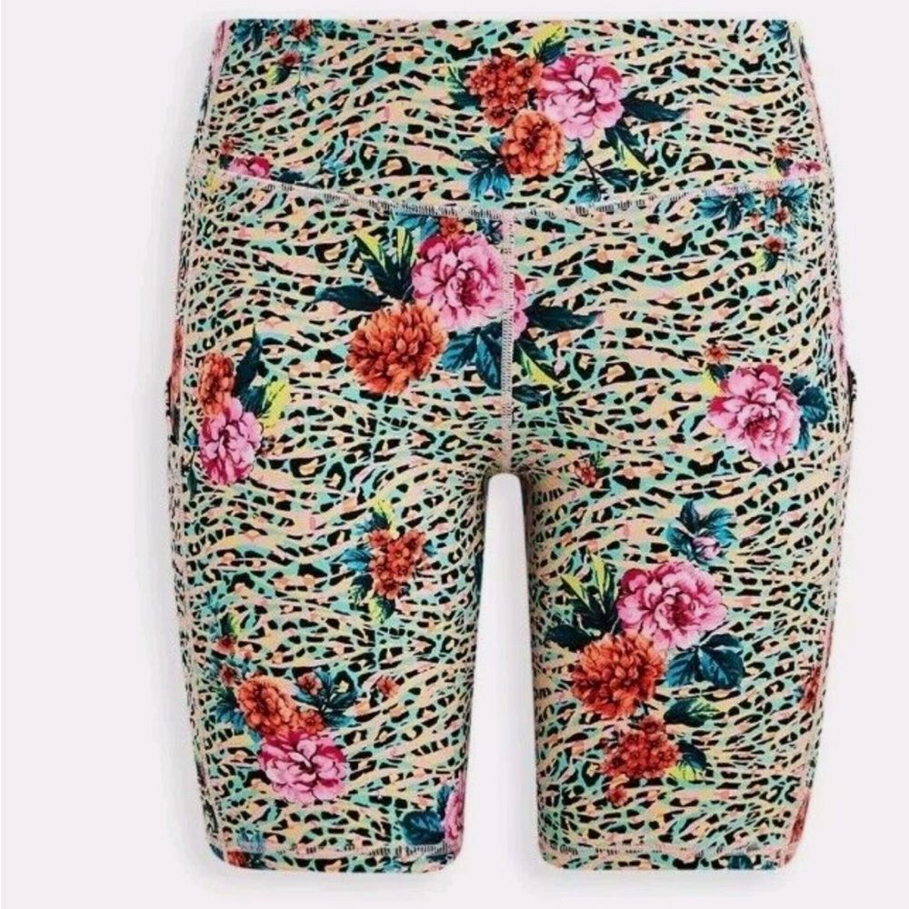 Torrid Active Woman Floral Leopard Bike Shorts multicolor pockets size 00 M/L